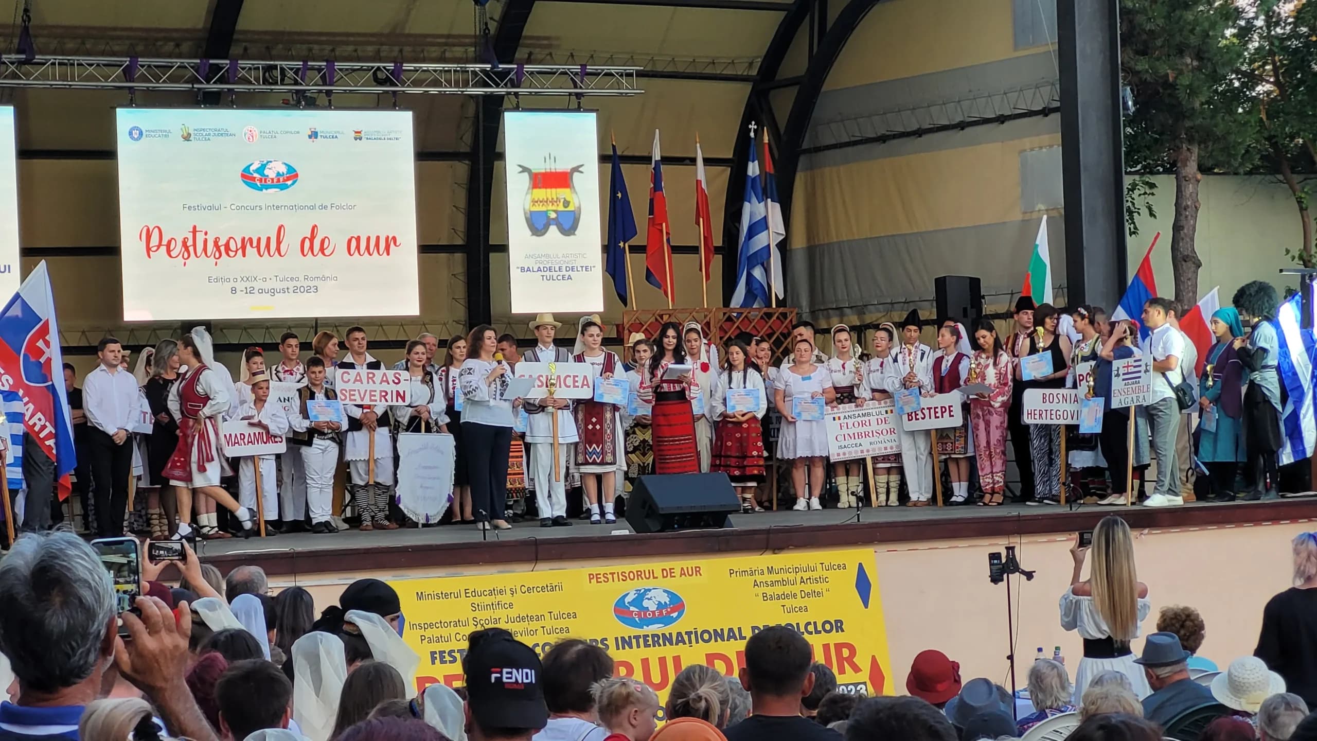 pestisorul de aur festival